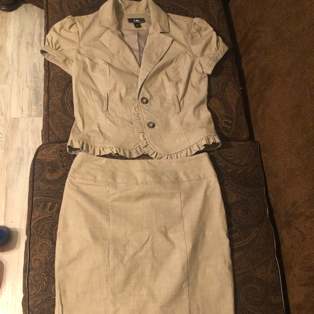 I.N. San Francisco women’s skirt suit